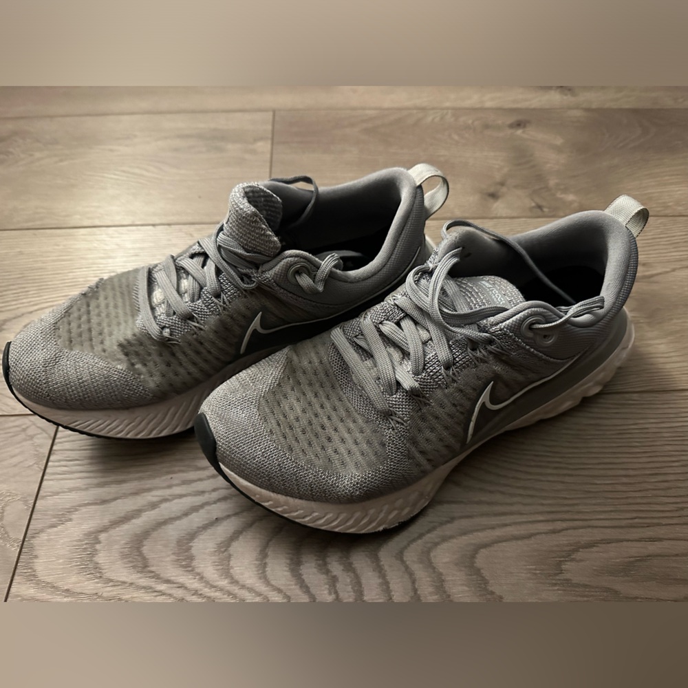Men’s Nike shoes